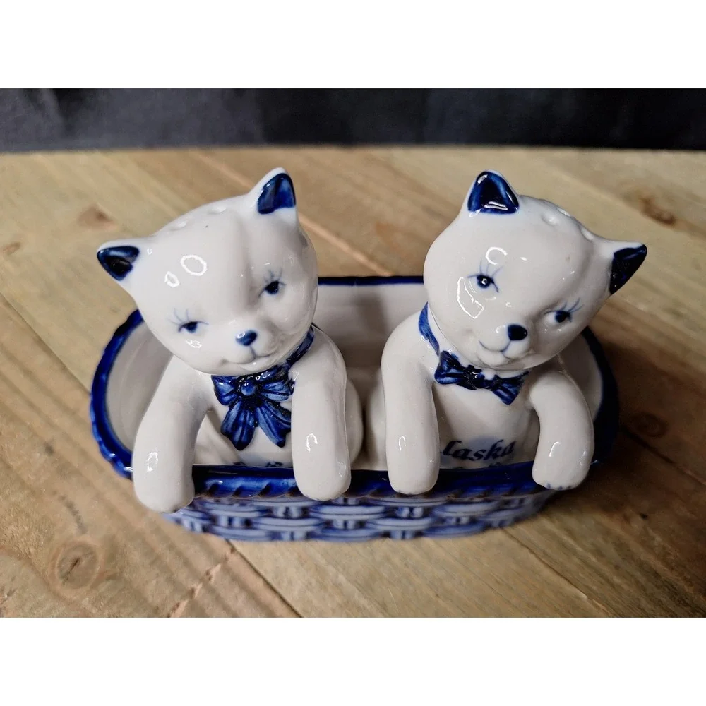 Delft Blue Handpainted Ceramic Cat Salt Pepper Shakers in Basket Alaska Souvenir
